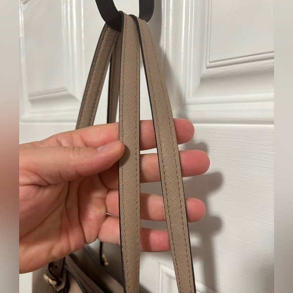 Michael Kors Jet Set Tote – Tan Saffiano Leather – Authenticated – Gold Hardware - Picture 8 of 13